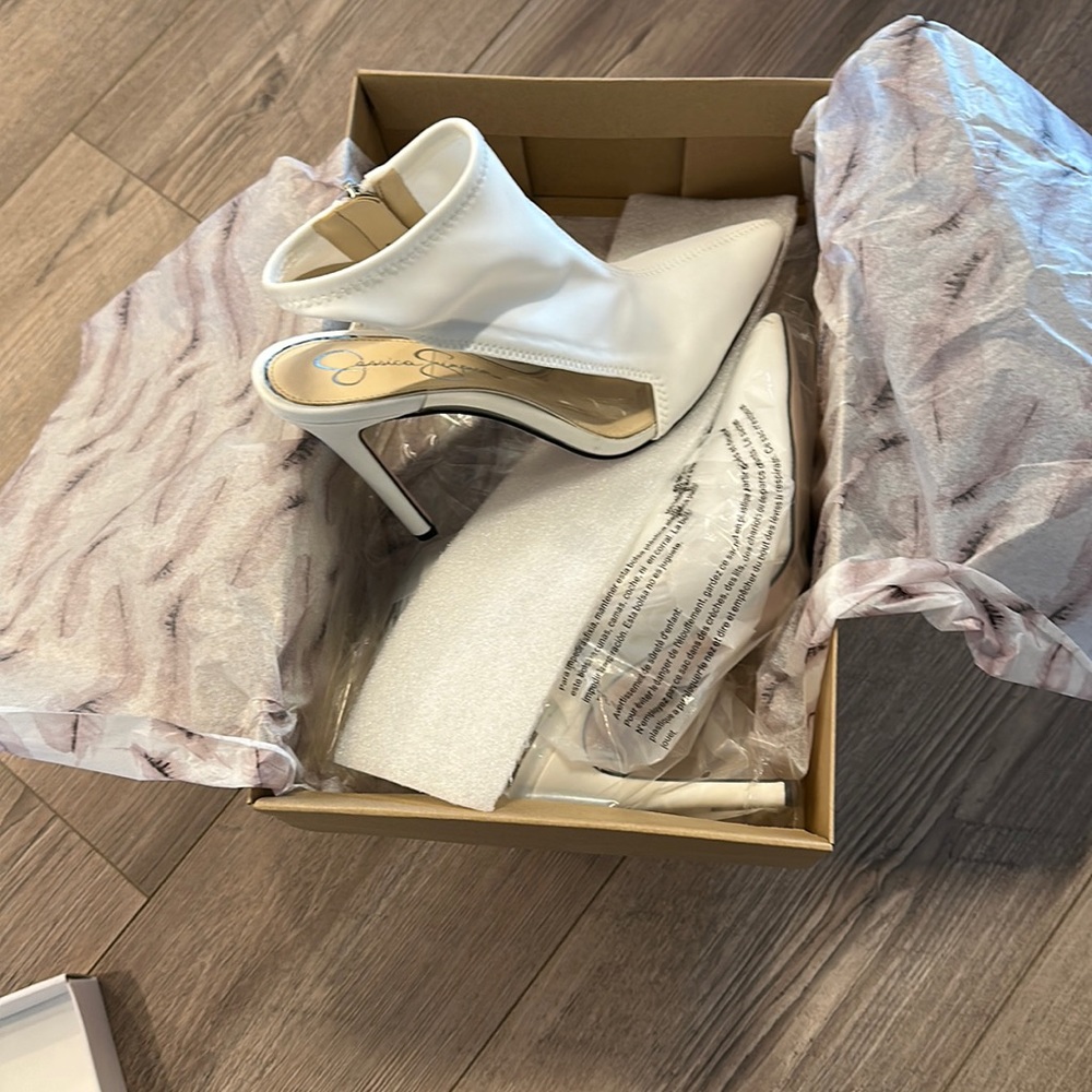 NIB Jessica Simpson Pimrah Pointy Toe Bootie size 9